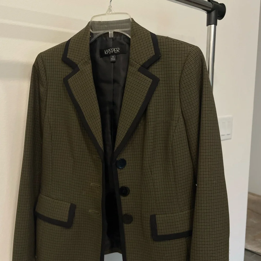 Ladies Suit Jacket - Picture 3 of 3